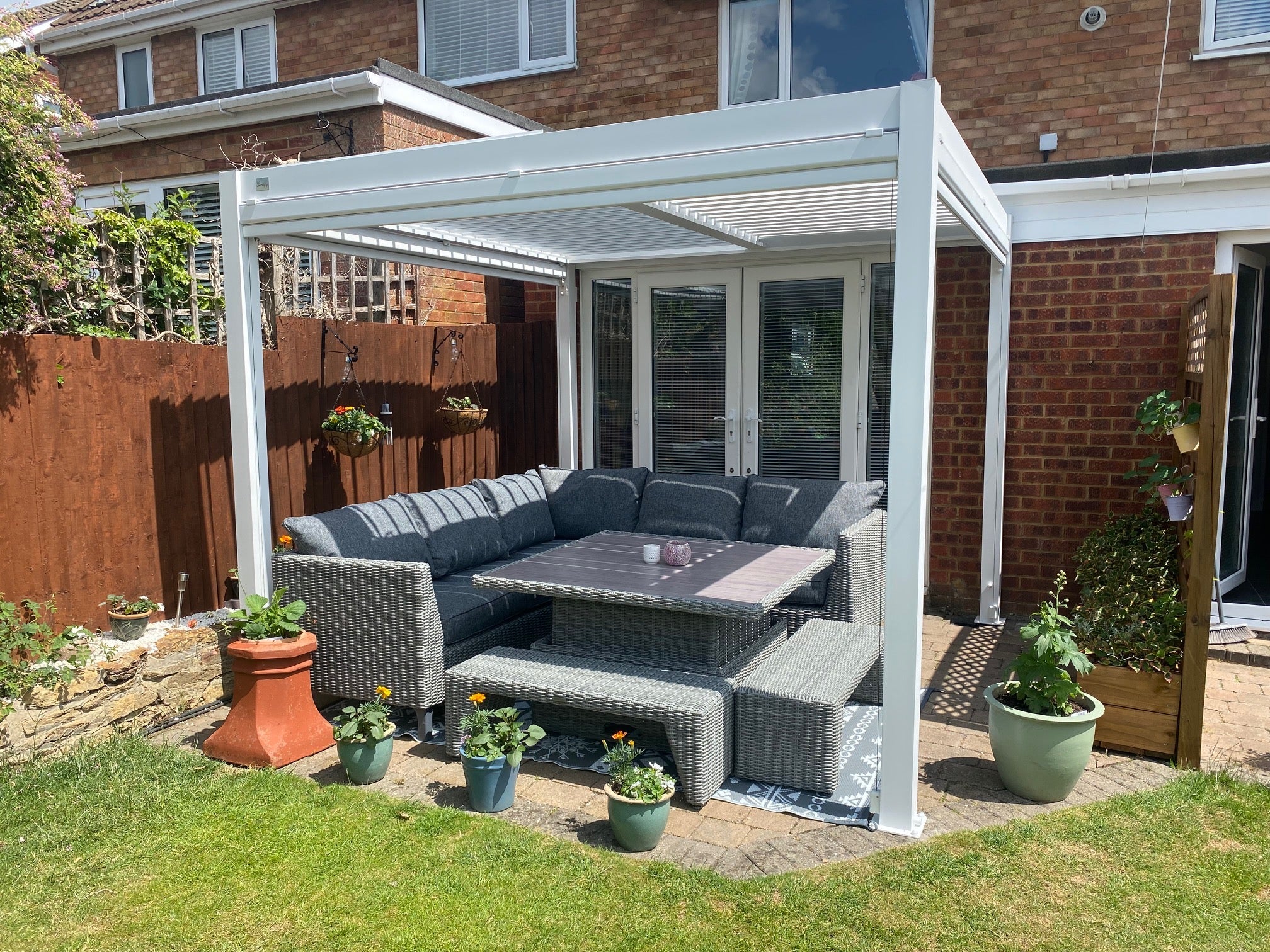The Benefits of a Modern Aluminium Pergola for Property Value
